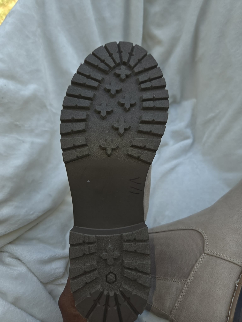 Chelsea Boot - Beige SIZE 7.5 - Picture 4 of 5